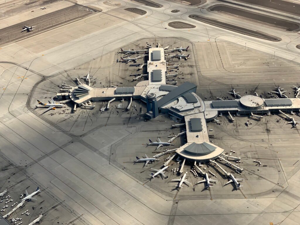 airport-drop-above-las-vegas. Aviation workforce gaps.